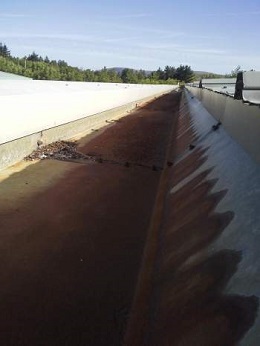 1. Holdsworth Roofing Gallery: Lining of industrial metal gutters 01